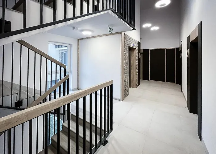 Wiosenny Kamienica Grochow With Free Parking 아파트 *