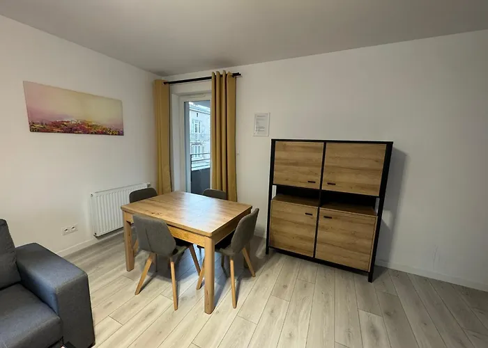 Wiosenny Kamienica Grochow With Free Parking 아파트 *