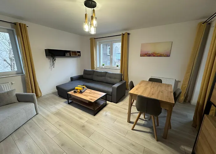 Wiosenny Kamienica Grochow With Free Parking 아파트