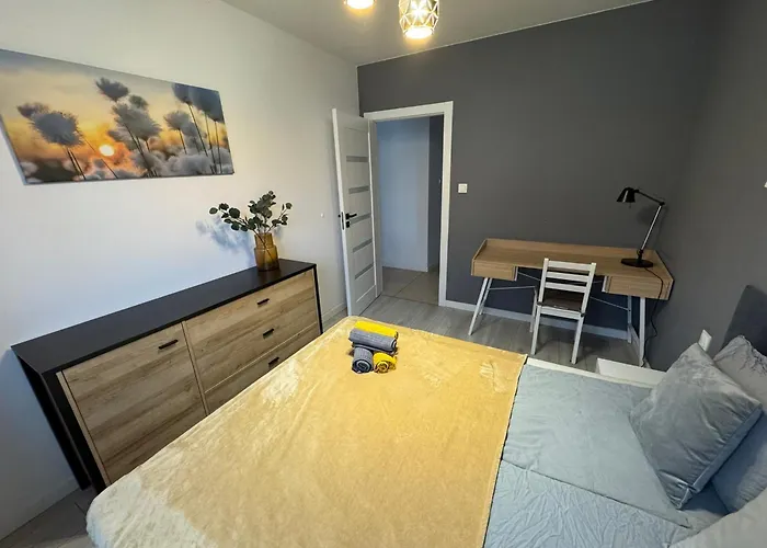 Wiosenny Kamienica Grochow With Free Parking 아파트 *